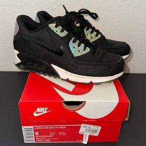 Worn women’s Nike air max 90 black platinum